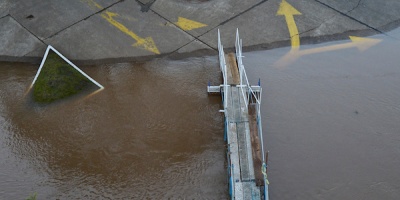 Unas 200 personas abandonaron sus hogares como consecuencia de la creciente del r�o Uruguay en el litoral.