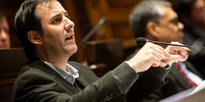 Rodr�guez: "Hace bien el Ejecutivo en enviar un proyecto de ley para subir el aporte de activos y poder sostener la Caja hasta 2025"