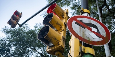 Comenz� a funcionar el sem�foro en el cruce de Bulevar Espa�a y Berro