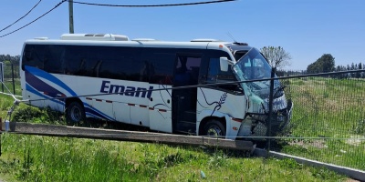 �mnibus escolar con 22 ni�os despist� en la ruta 48 por causas que a�n se desconocen