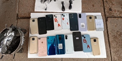 Incautan frigobar con celulares, auriculares y cables USB que pretend�an ingresar a la Unidad N�3