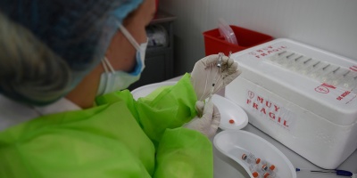 Aunque aumentaron los casos de COVID-19 en Uruguay, descartan que la vacunaci�n del a�o pr�ximo se relacione con esa situaci�n