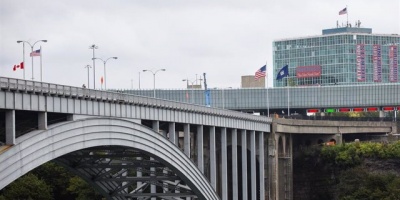 El FBI investiga la explosi�n de un veh�culo en un puente cerca de las cataratas del Ni�gara