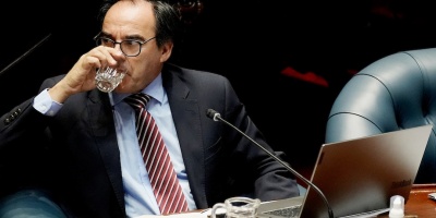 Piden la renuncia del Ministro de Ambiente Robert Bouvier