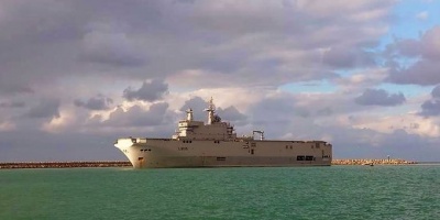 Llega a un puerto egipcio un buque franc�s que funcionar� como hospital para heridos de Gaza