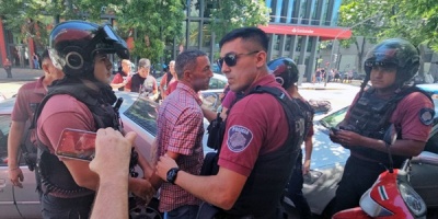 Detienen al hombre acusado de lanzar una botella contra Milei en pleno desfile