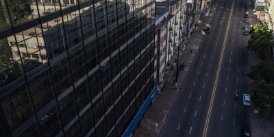 La intendencia de Montevideo extendi� prohibici�n de estacionar hasta los s�bados en acera norte de 18 de Julio