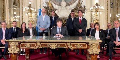 Milei anuncia un decreto para desregular la economa argentina y privatizar empresas pblicas