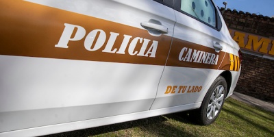Un hombre y un ni�o fallecieron tras despistar y volcar su autom�vil