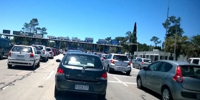 Intenso flujo vehicular en rutas nacionales dado el primer recambio de quincena de turistas