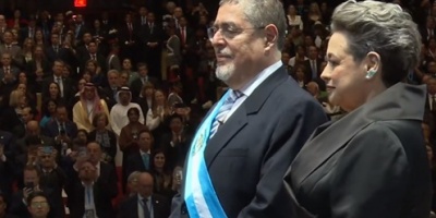 Bernardo Ar�valo, investido presidente de Guatemala despu�s de que ceremonia se retrasase varias horas
