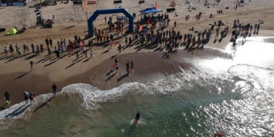 220 nadadores completaron la primera travesía a nado del año en Maldonado