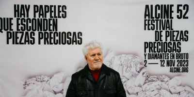 Almodóvar, José Luis Rebordinos o Emma Suárez firman una carta en apoyo del cine argentino "contra la avanzada de Milei"