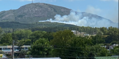 Bomberos contin�a trabajando tras el incendio ocurrido en el Cerro El Tirol