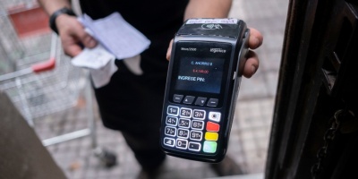 Comenz� a regir la nueva ley de propinas a trav�s pago por medios electr�nicos