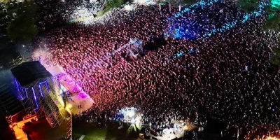 Cerca de 100 mil personas asistieron a la edici�n de este s�bado del Festival de Durazno seg�n la estimaci�n municipal