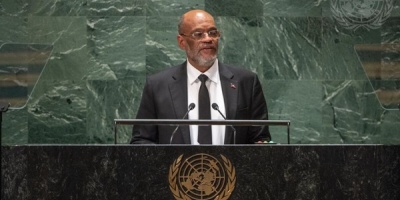 La ola de violencia paraliza el transporte a�reo en Hait� y complica el retorno del primer ministro