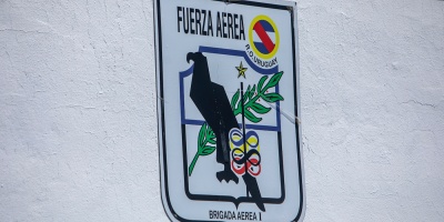 Dos individuos armados robaron un fusil a una centinela en la Brigada A�rea I