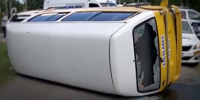 Al menos 8 ni�os resultaron  lesionados en Piedras Blancas  tras ser embestida la camioneta escolar en la que viajaban