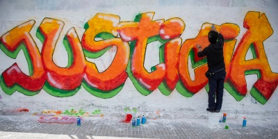 Apuntan a sancionar a quienes realizan grafitis en edificios privados