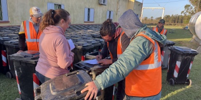 Intendencia de Canelones entreg� 300 contenedores en el marco del Programa de Hogares Sustentables