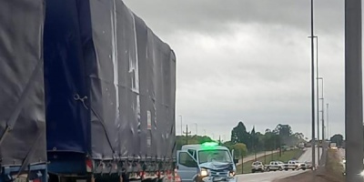 Un fallecido en un siniestro entre ambulancia y cami�n 