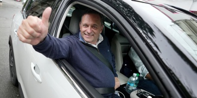 Delgado a quienes lo comparan con Lacalle: �no tengo los mismos m�sculos, no surfeo y tengo unos cent�metros m�s�