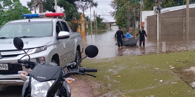 Unas 27 personas tuvieron que ser evacuadas tras la crecida del R�o Yaguar�n, en Cerro Largo