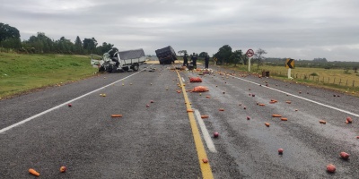 Una mujer sufri� fracturas expuestas tras choque entre camioneta y cami�n con zorra en Carmelo