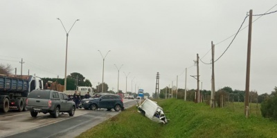 Un fallecido y cinco personas heridas tras un choque entre dos camionetas en el kil�metro 33 de la ruta 102