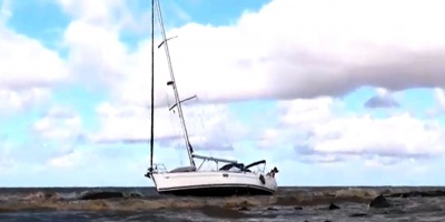 Un velero encall en el Buceo a raz de los fuertes vientos