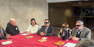 Desayuno a ciegas en el Palacio Legislativo con la Asociaci�n "Juntos Podemos"