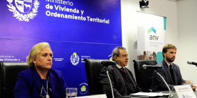 Firman fideicomiso financiero para deudores en UR del Banco Hipotecario del Uruguay