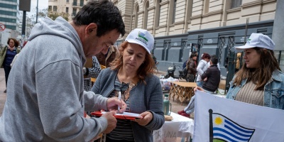 Cabildo Abierto alcanz� 312.825 firmas para convocar a un plebiscito por la deuda justa