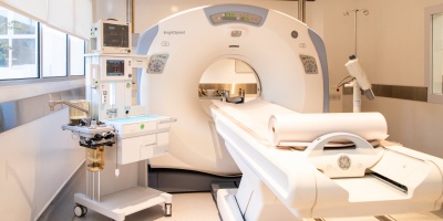 El Hospital de Cl�nicas inaugur� un nuevo tom�grafo en la sala de urgencias del nosocomio