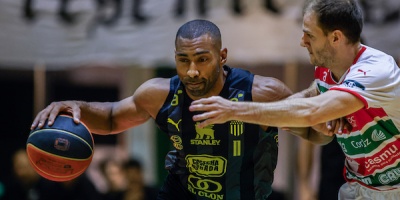 Aguada venci� a Pe�arol 97-90 con varios roces entre Vidal y Granger