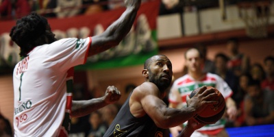 Tras disturbios y enfrentamientos entre hinchas de Pe�arol y Aguada, la Federaci�n Uruguaya de Basketball realizar� una denuncia