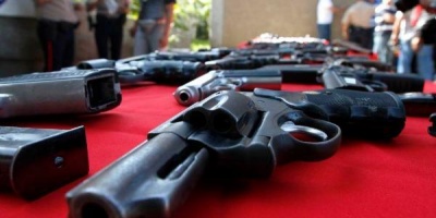 Hombre que portaba un arma fue asesinado en la va pblica 