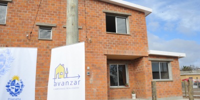 Se entregaron 10 de las 33 viviendas que abarcan la primera etapa en el barrio Cotravi en Montevideo