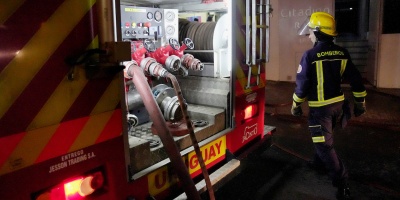 Tras un incendio en Santa Luc�a, cuatro personas resultaron lesionadas