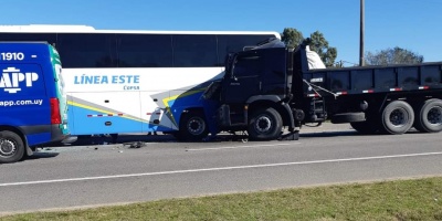 Siete lesionados tras un triple choque entre en dos �mnibus y un cami�n de carga