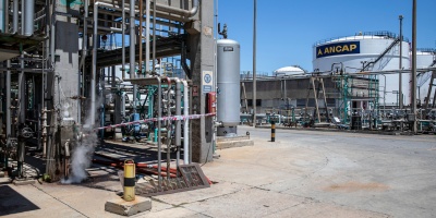 ANCAP tuvo que detener el bombeo de petr�leo tras detectarse filtraciones en el oleoducto pr�ximo a la Refiner�a de la Teja