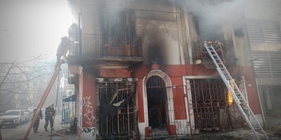 Un matrimonio cubano sufri� intoxicaci�n leve en el incendio que se registr� en una casa ubicada en la esquina de Jos� Scoser�a y Pedro Berro, en  Pocitos