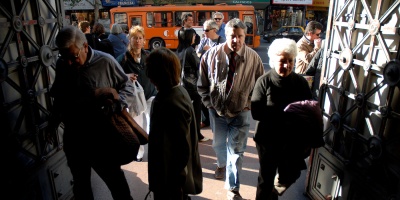 Organizaciones sociales estudian estrategias en defensa del Consultorio Jur�dico de la Udelar, "para que siga independiente"