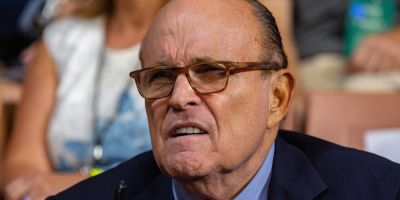 Un juez niega protecci�n a Giuliani por declararse en bancarrota tras su condena por difamaci�n