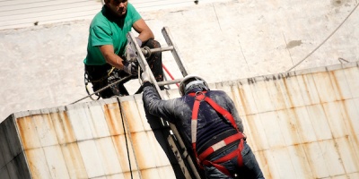 Un trabajador de 55 a�os falleci� al caer de un techo