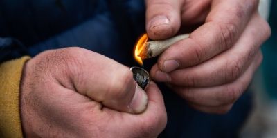 Escritor uruguayo condenado por regentear una boca de venta de drogas y atacar adictos con aceite caliente