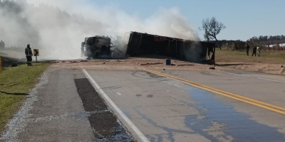 Un hombre de 30 a�os muri� tras un choque entre un cami�n y una camioneta que circulaban en sentido contrario en la ruta 24 
