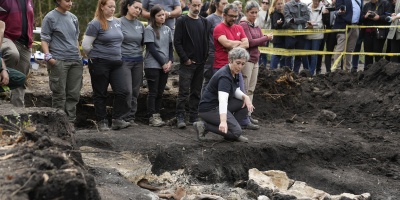 Una camisa y una tapita de botella fueron hallados con los restos encontrados en el batall�n 14 de Toledo
