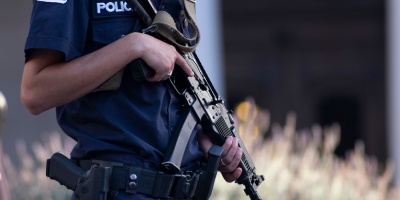 Dos personas que se hicieron pasar por efectivos policiales, coparon una casa en Ciudad de la Costa